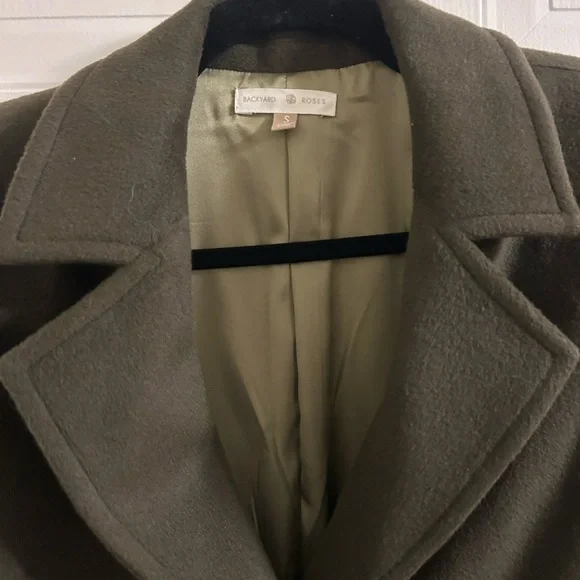 Backyard Roses Kennedy Coat - Picture 4 of 7